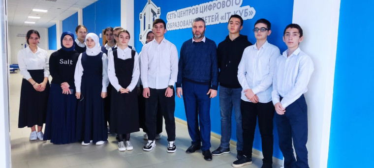 В рамках профориентационного проекта "Билет в будущее", учащиеся ГБОУ " СОШ №7 г. Сунжа" побывали на профессиональной пробе "дизайнер виртуальных миров" в Центре цифрового образования "IT-куб.